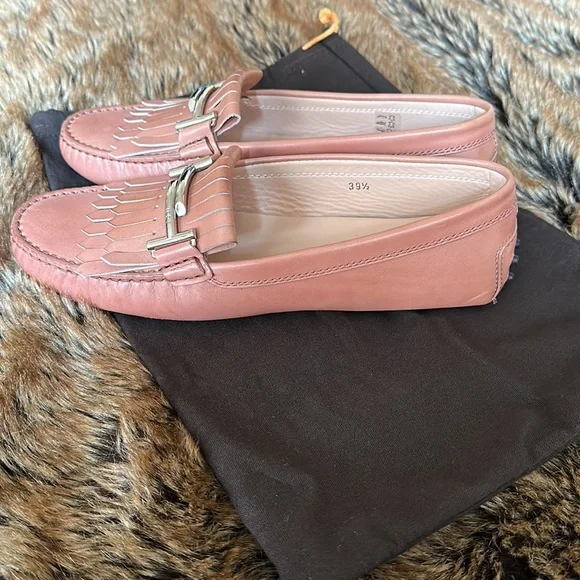Tod's Pink Leather Loafers - Picture 4 of 11